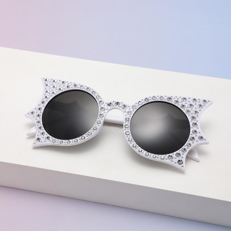 2026 New Diamond Sunglasses European and American Fashion Bat Rhinestone Glasses Halloween Masquerade Party Sunglasses